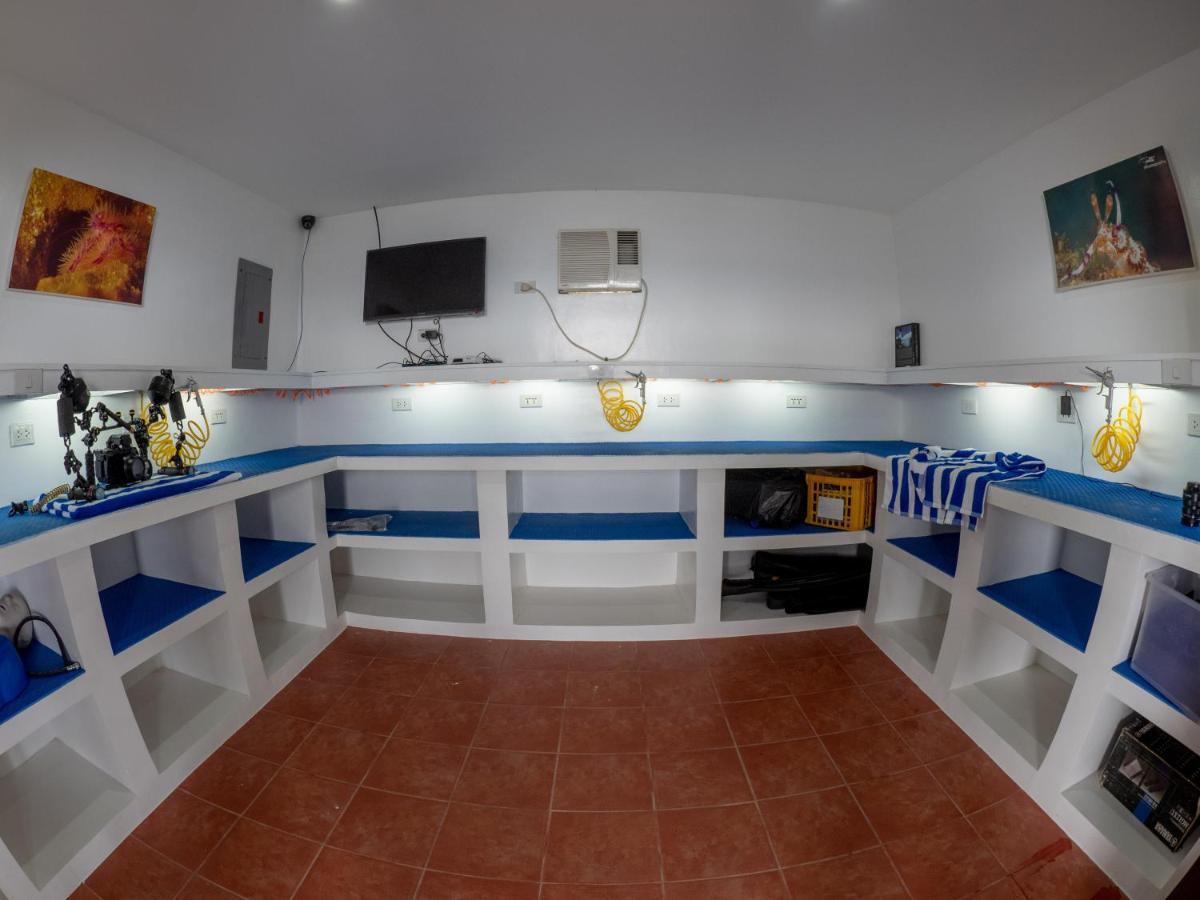 Blue Ribbon Dive Resort Mabini  Buitenkant foto