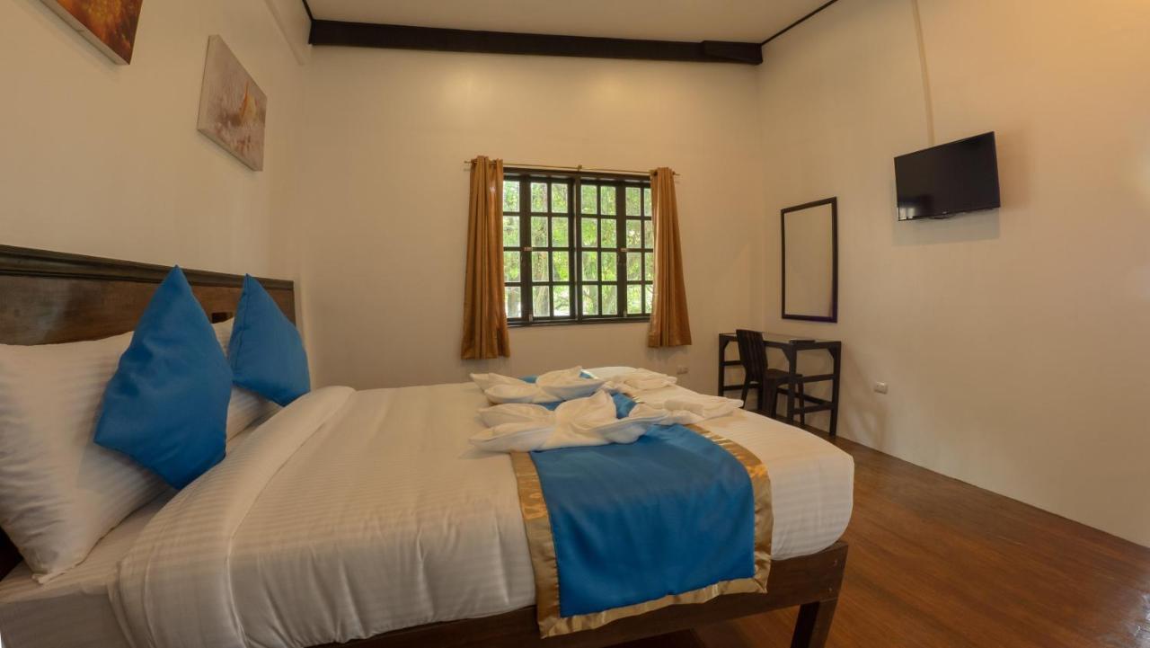 Blue Ribbon Dive Resort Mabini  Buitenkant foto