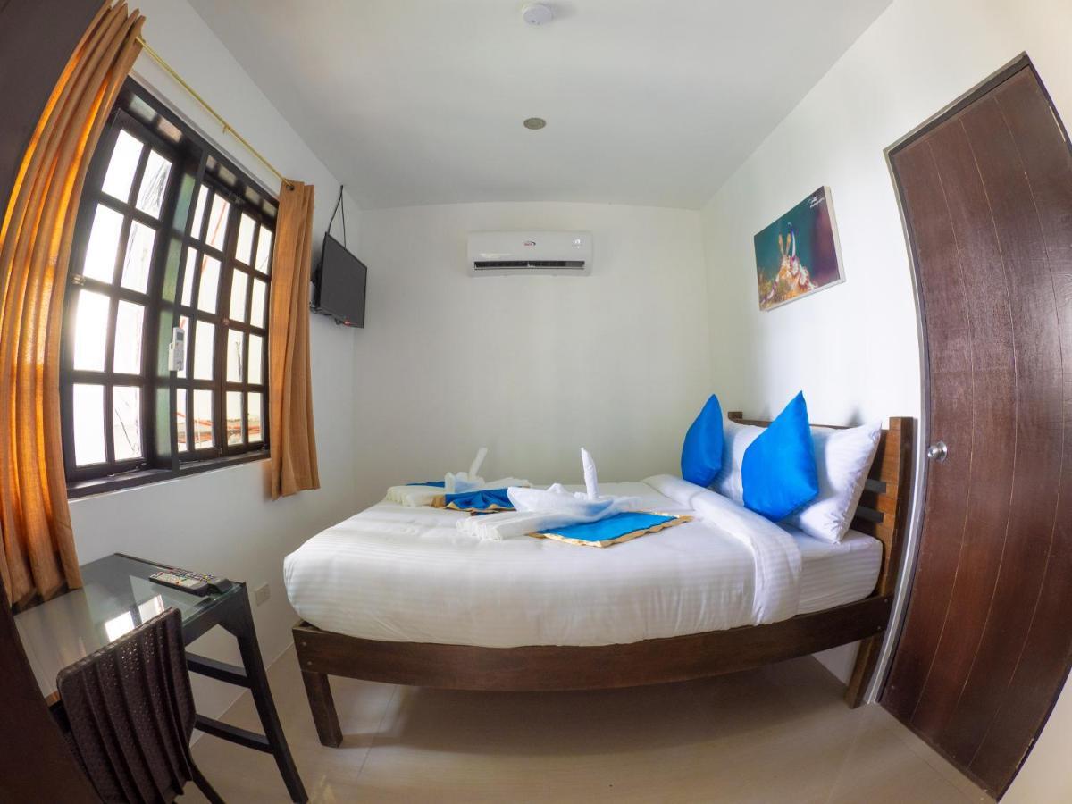 Blue Ribbon Dive Resort Mabini  Buitenkant foto