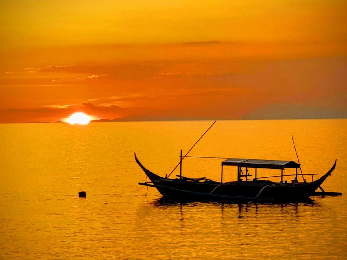 Blue Ribbon Dive Resort Mabini  Buitenkant foto